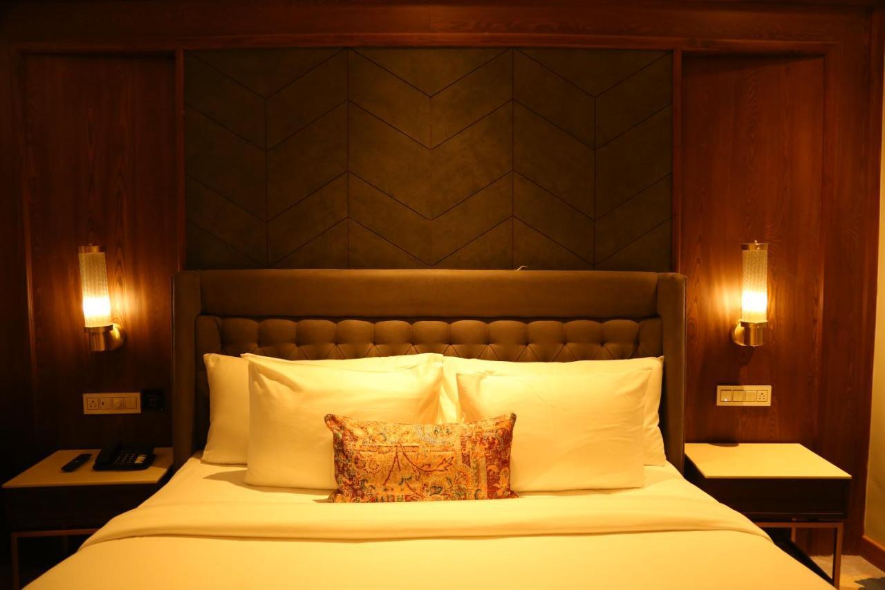Dreamz Inn & Suites Zirakpur Екстериор снимка