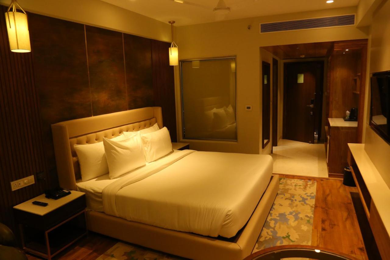 Dreamz Inn & Suites Zirakpur Екстериор снимка