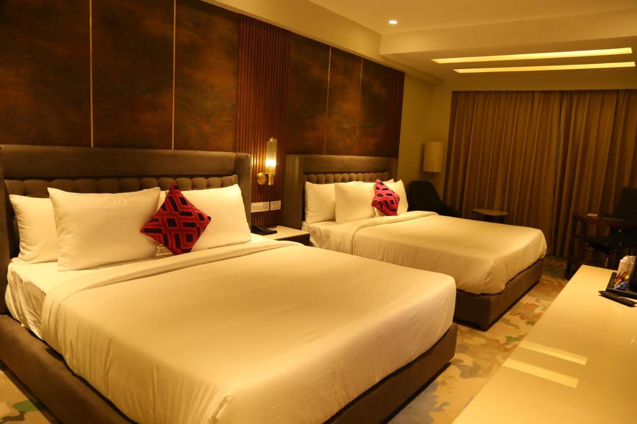 Dreamz Inn & Suites Zirakpur Екстериор снимка