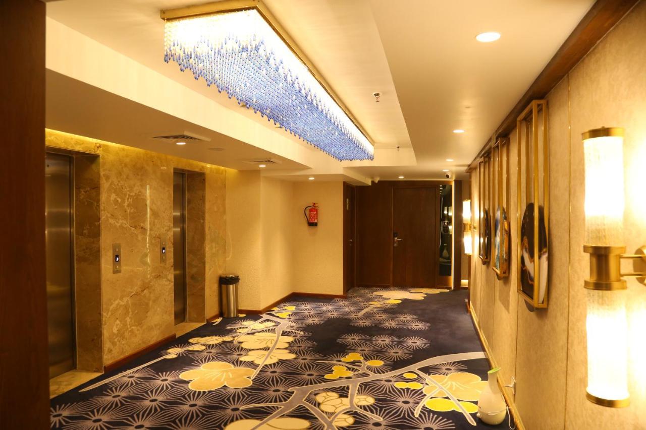 Dreamz Inn & Suites Zirakpur Екстериор снимка