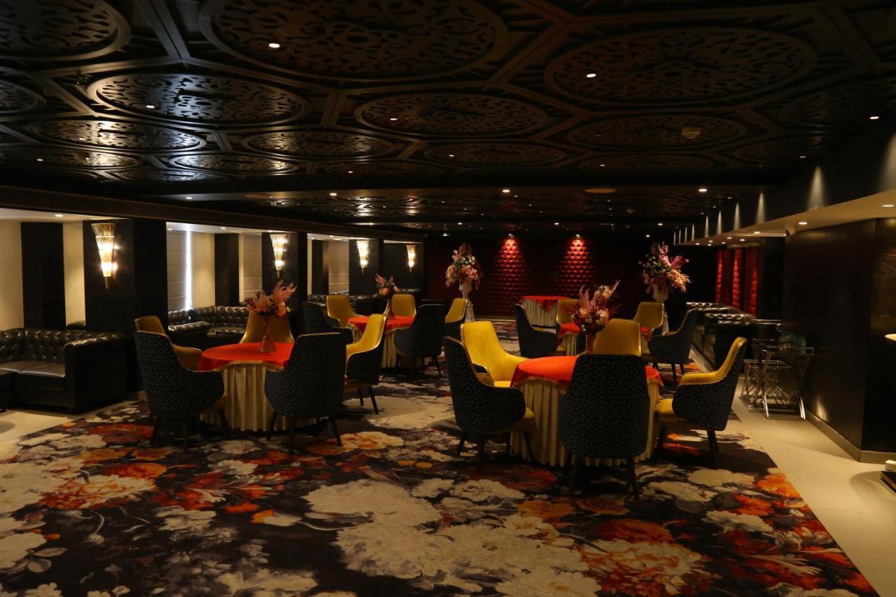 Dreamz Inn & Suites Zirakpur Екстериор снимка
