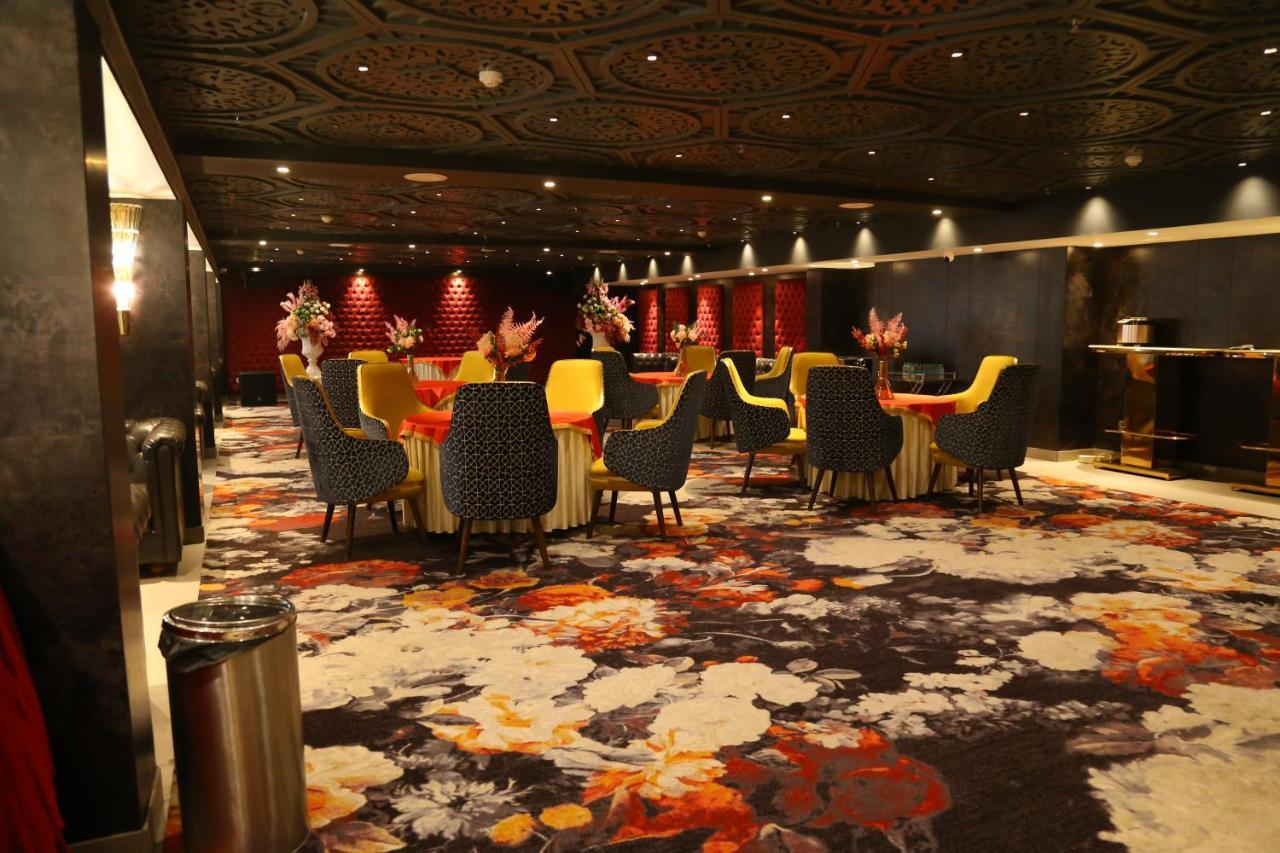 Dreamz Inn & Suites Zirakpur Екстериор снимка