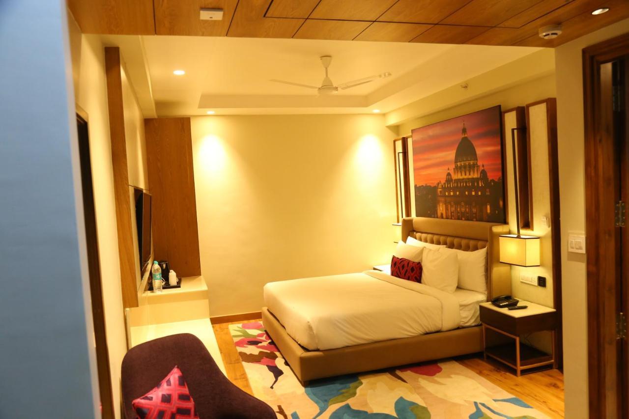Dreamz Inn & Suites Zirakpur Екстериор снимка