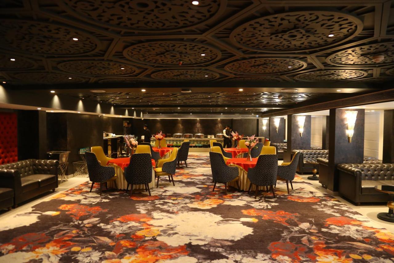 Dreamz Inn & Suites Zirakpur Екстериор снимка