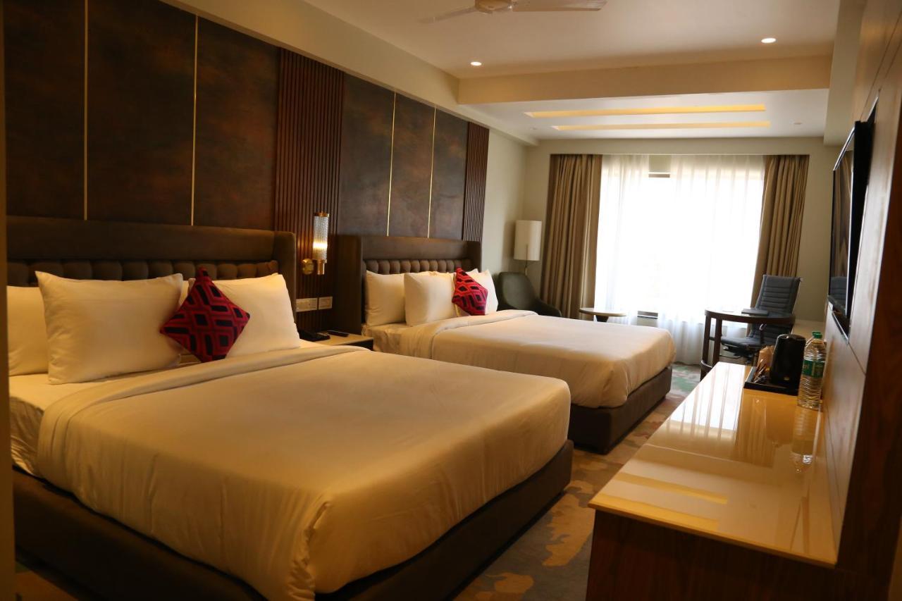 Dreamz Inn & Suites Zirakpur Екстериор снимка