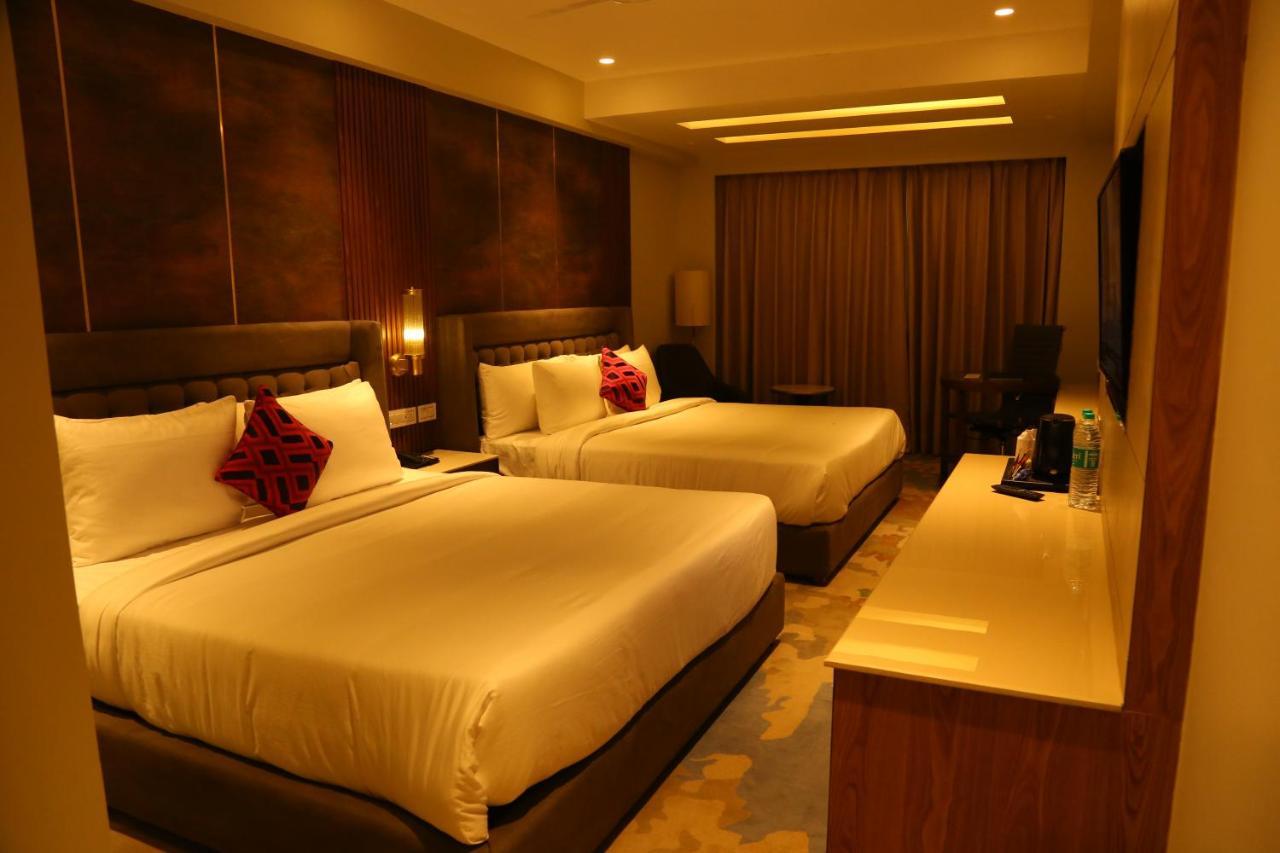 Dreamz Inn & Suites Zirakpur Екстериор снимка