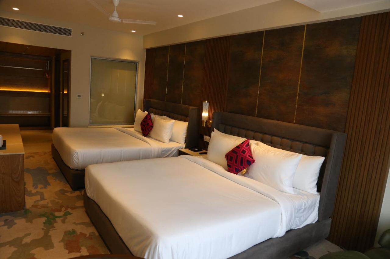 Dreamz Inn & Suites Zirakpur Екстериор снимка