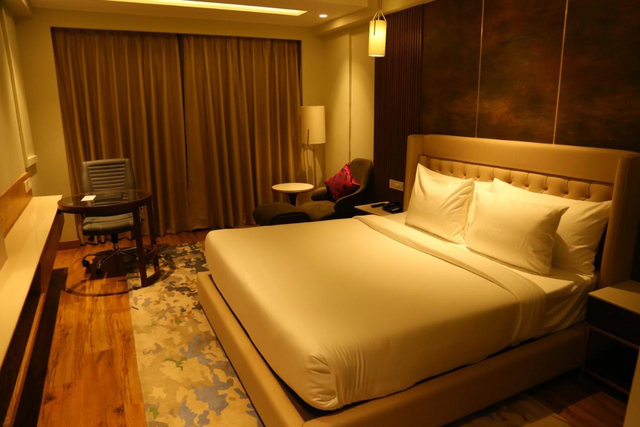 Dreamz Inn & Suites Zirakpur Екстериор снимка