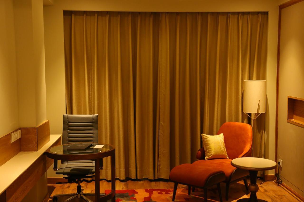 Dreamz Inn & Suites Zirakpur Екстериор снимка