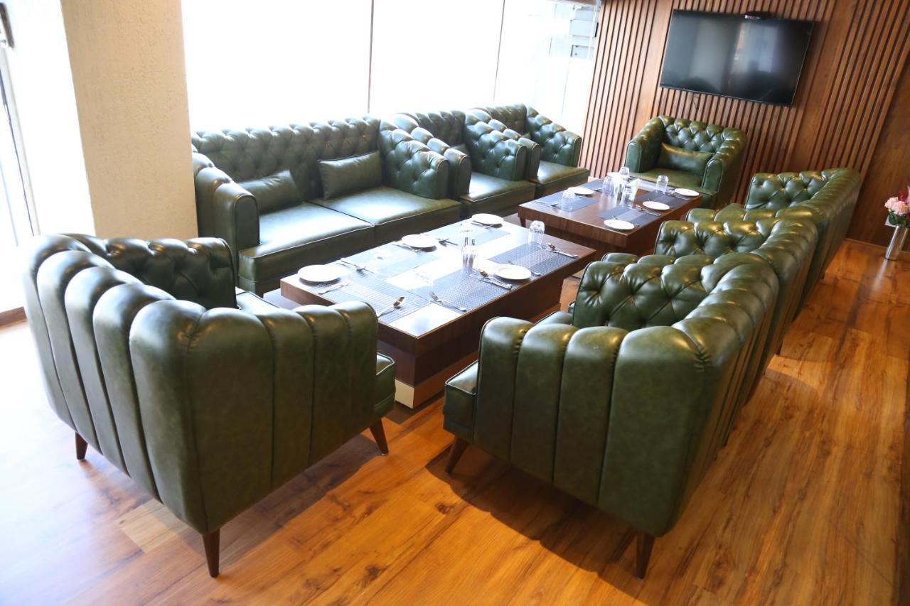 Dreamz Inn & Suites Zirakpur Екстериор снимка