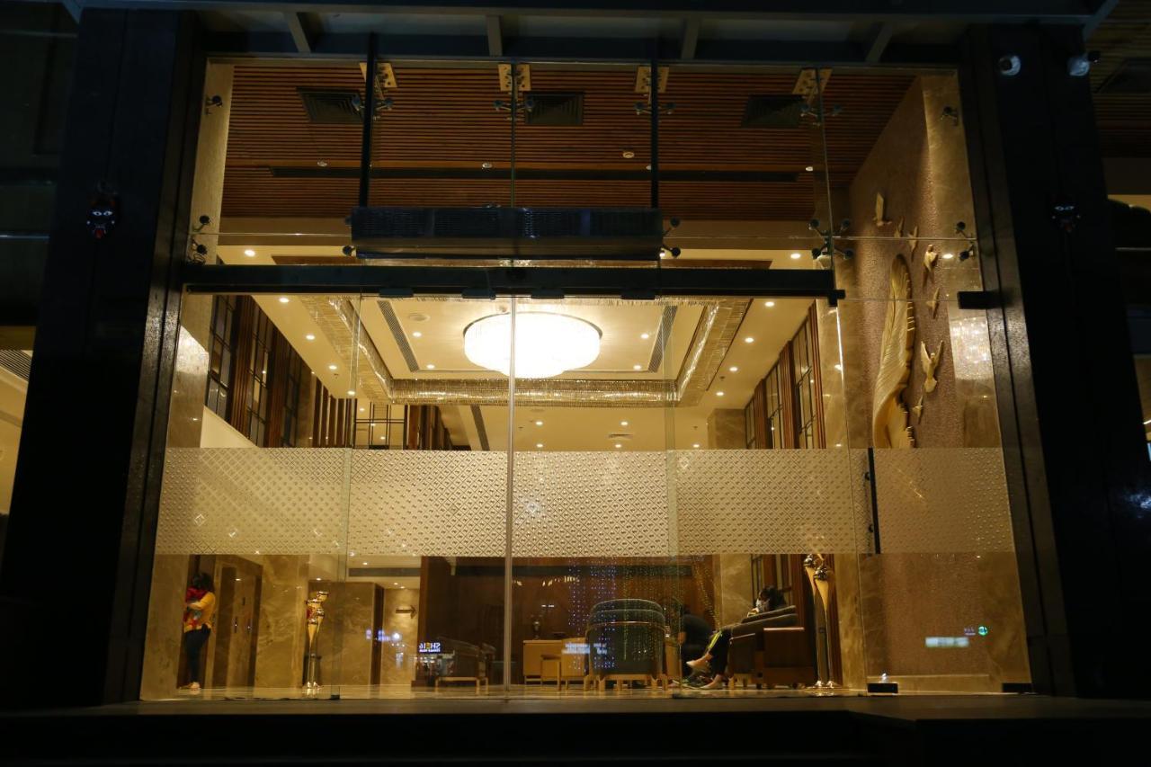 Dreamz Inn & Suites Zirakpur Екстериор снимка