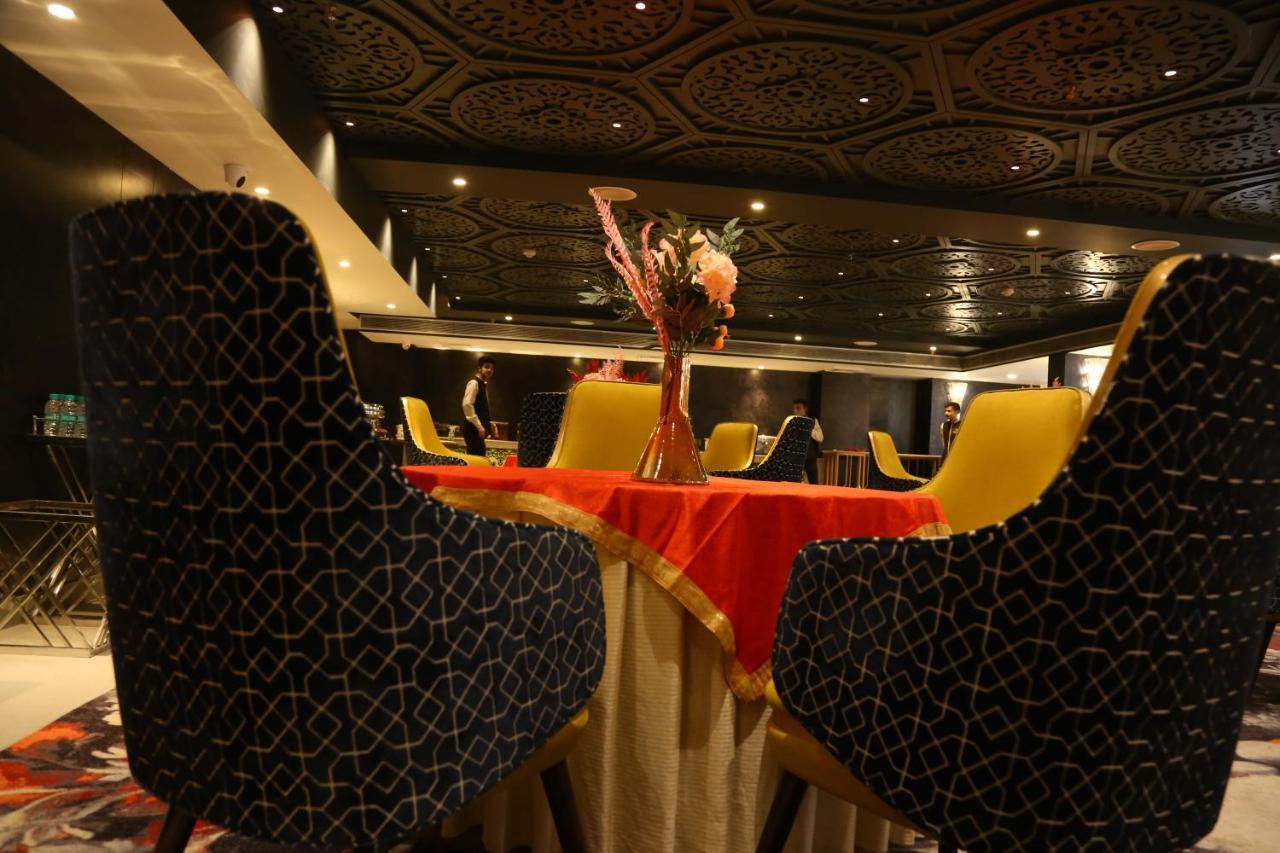 Dreamz Inn & Suites Zirakpur Екстериор снимка